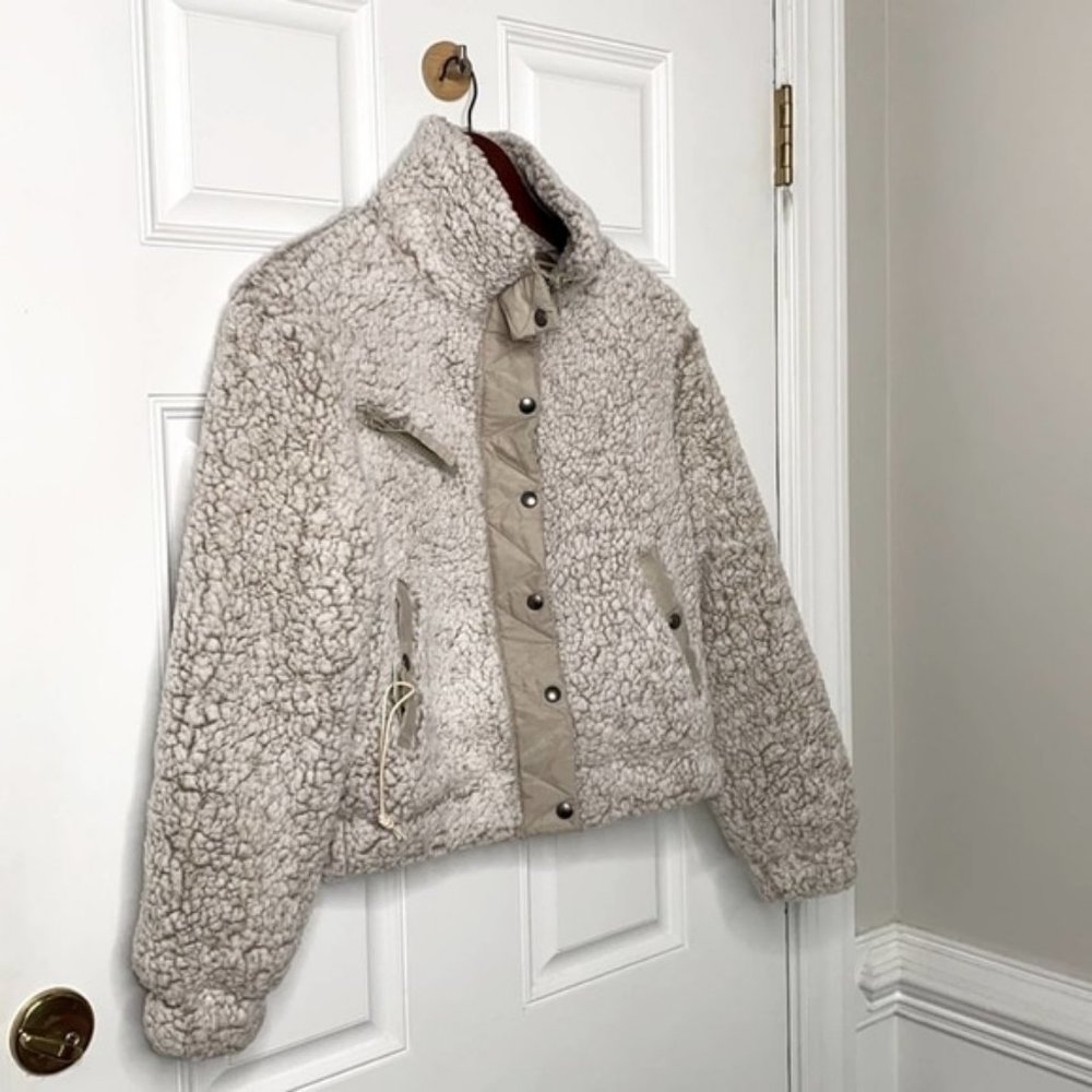 Blank NYC Teddy Shearling Women's Coat in Cream/Taupe Size: Extra Small NWT - Picture 3 of 9